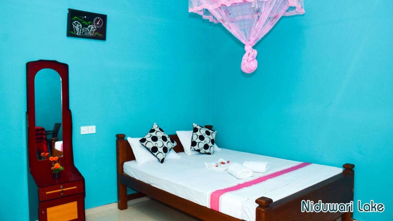 Niduwari Lake Homestay Dambulla Esterno foto